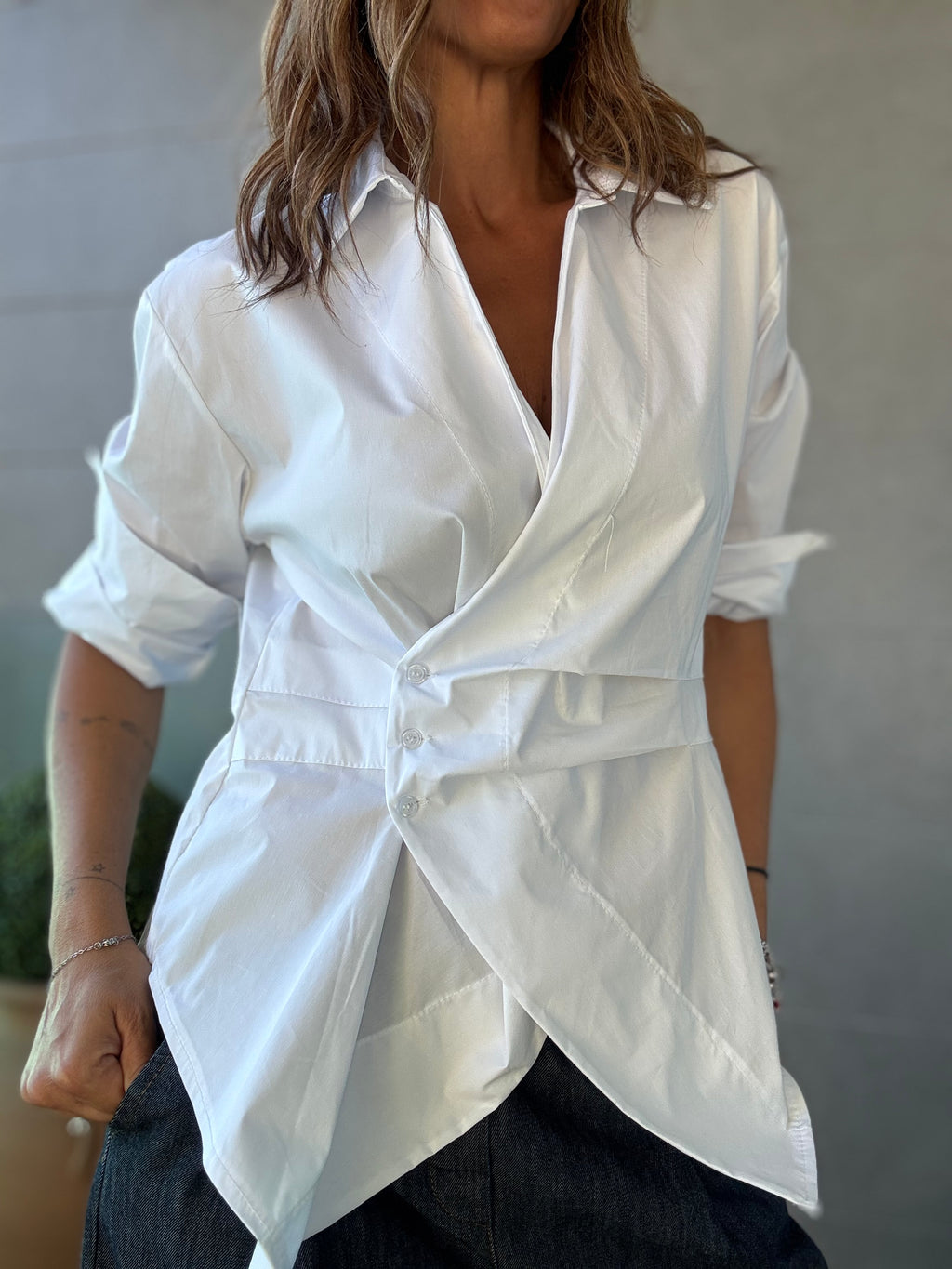 La camicia irregolare stupenda