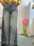 Il jeans con l’applicazione laterale