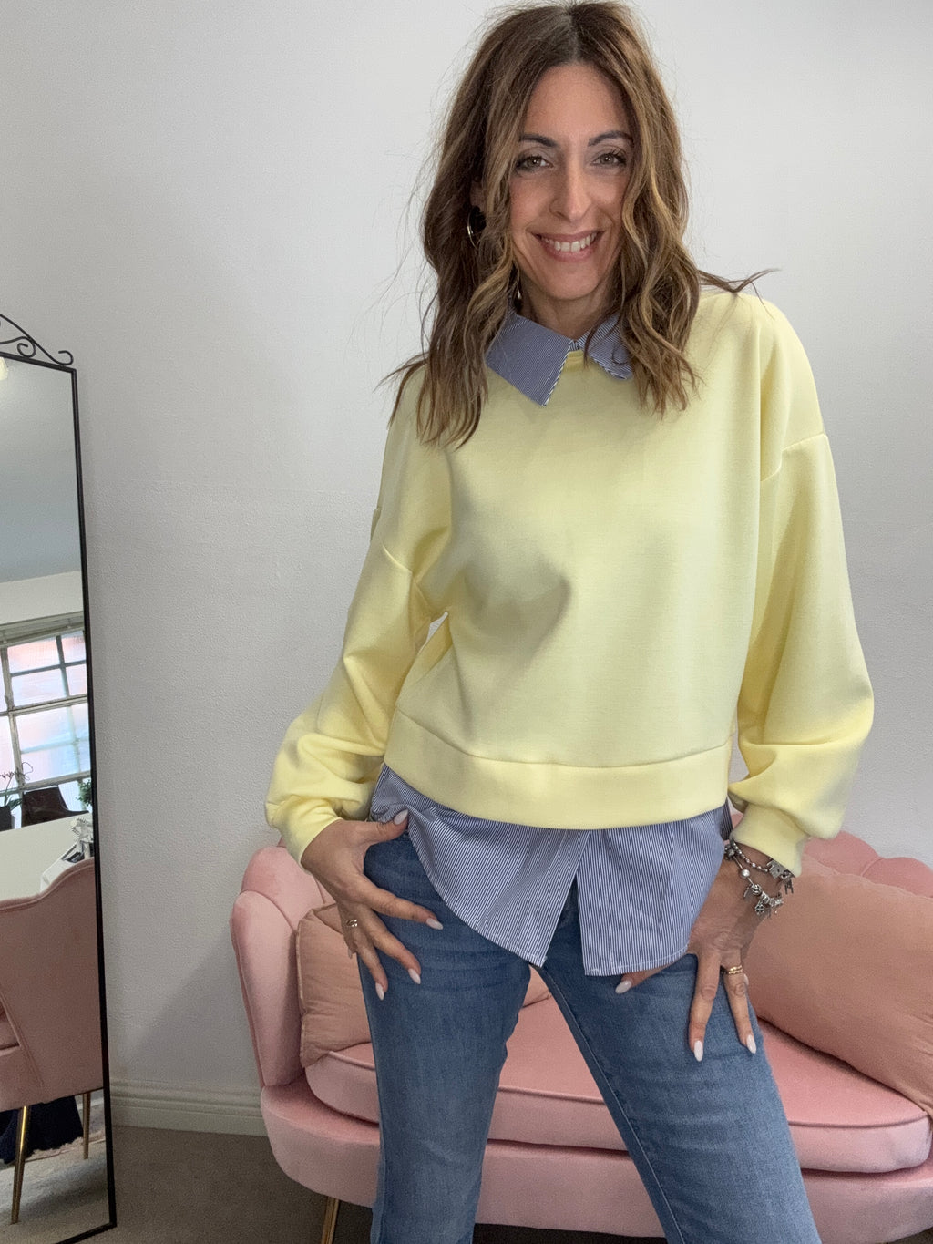 La felpa con la camicia