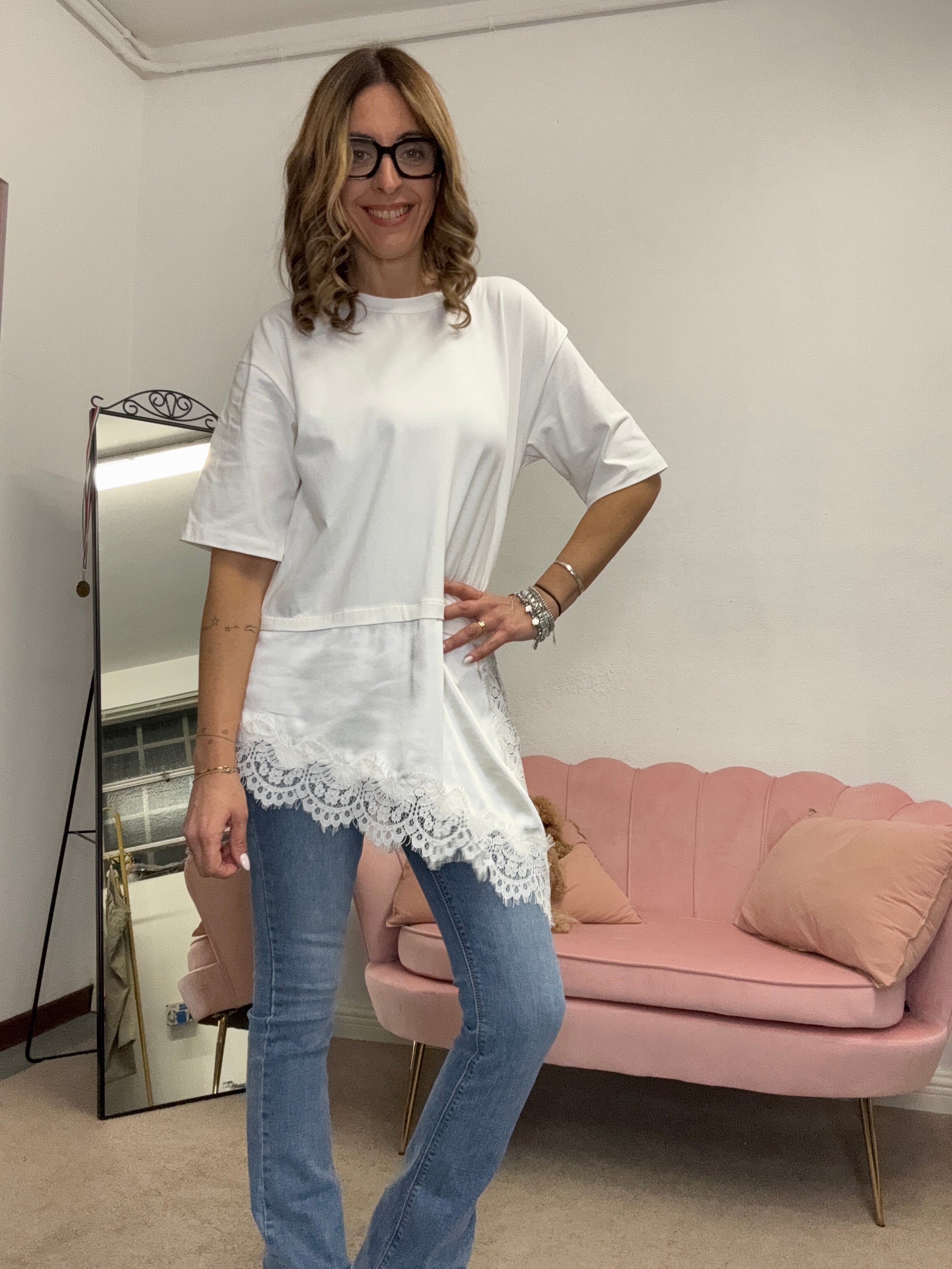 La t-shirt col pizzo