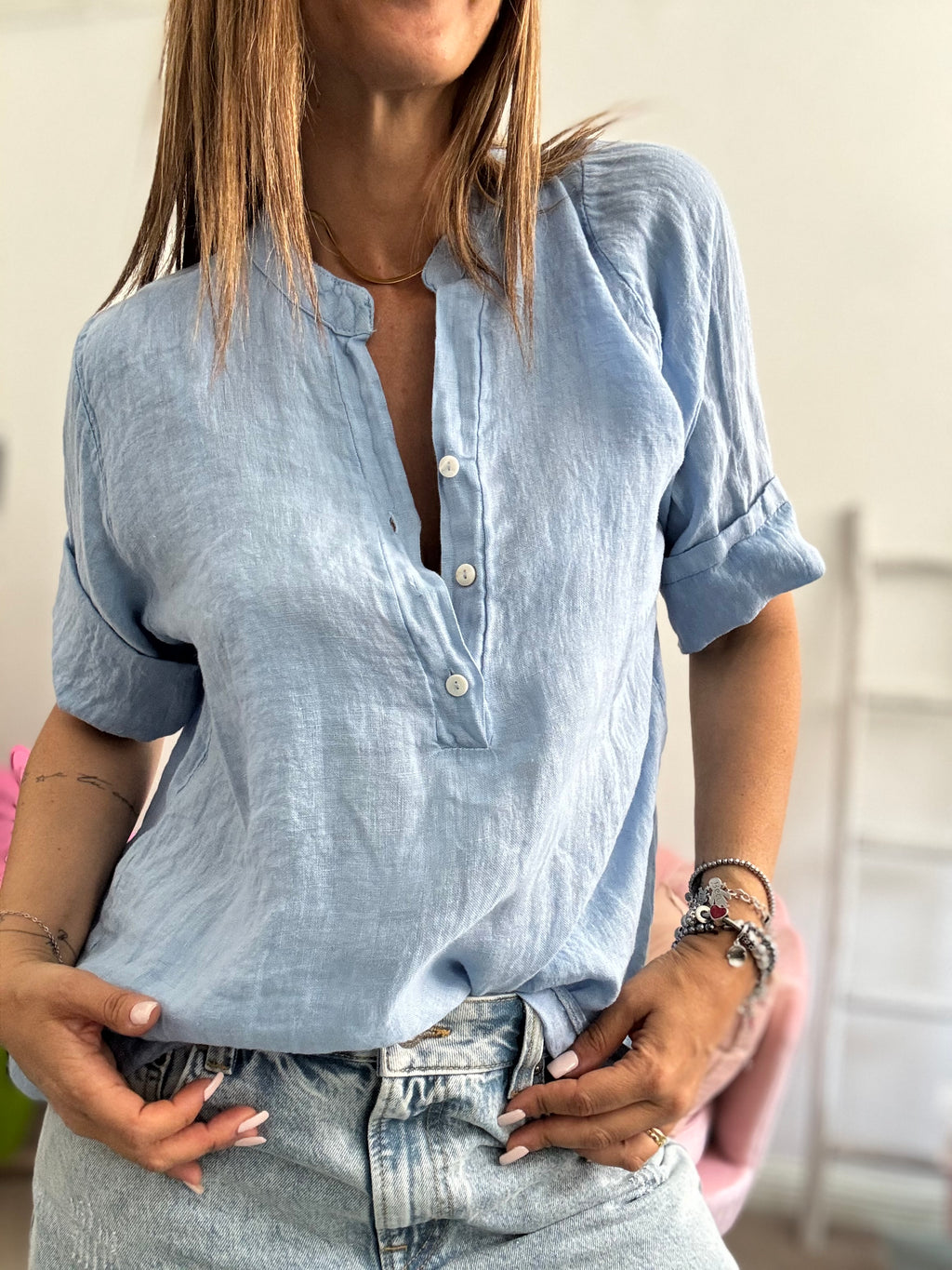 La blusa polo in lino