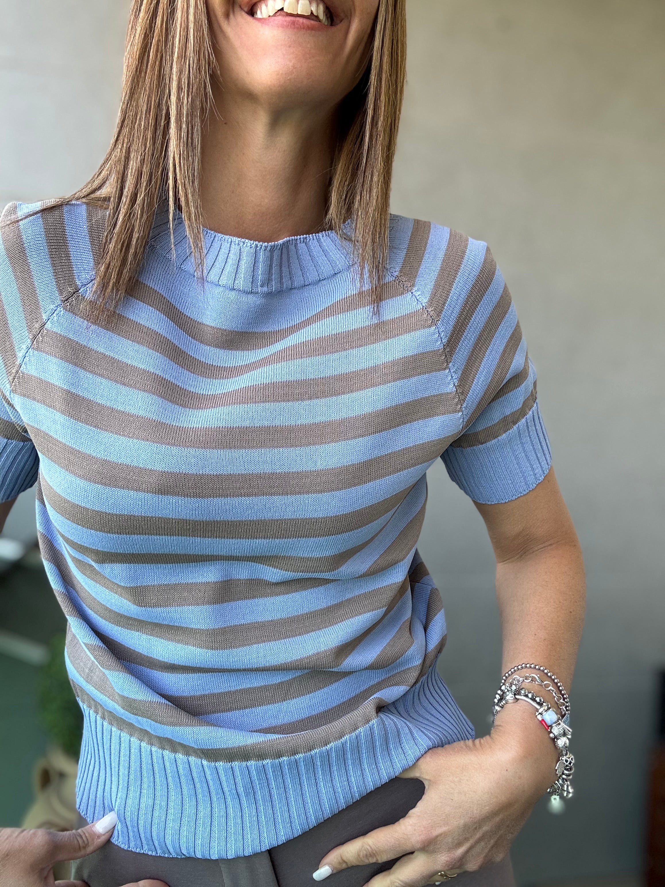 Il pull con le maniche corte