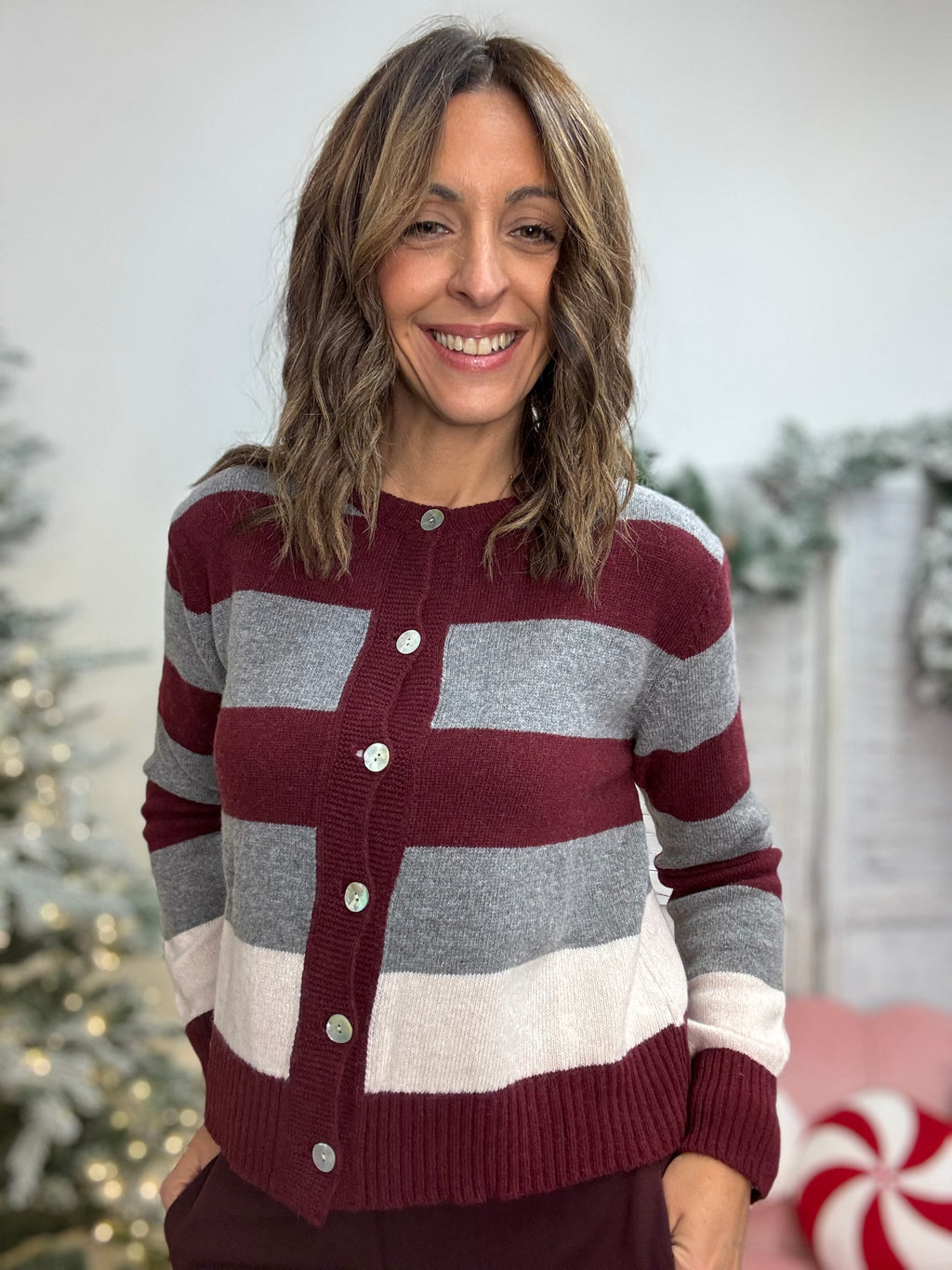 Il cardigan in misto cachemire rigato colorato