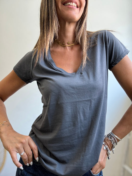 La t-shirt scollo a V