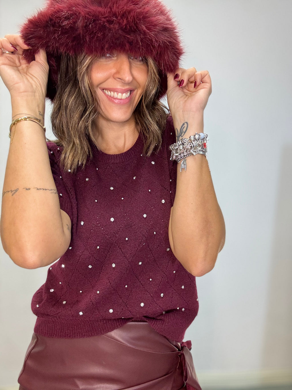 Il pull manca corta e perline