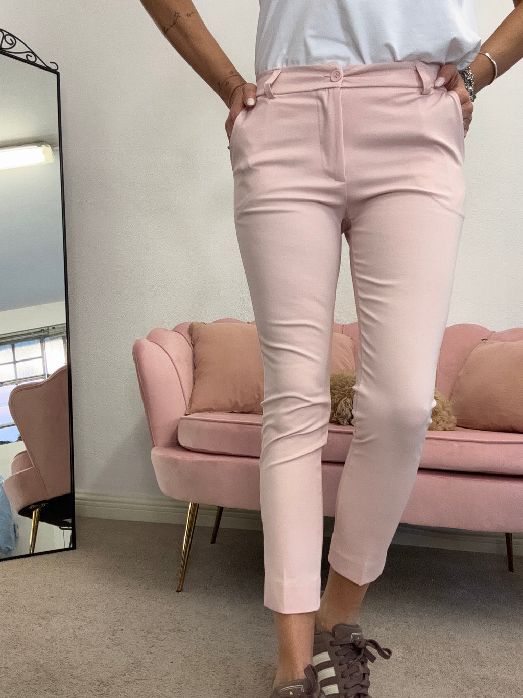 Il pantalone sigaretta punto Milano