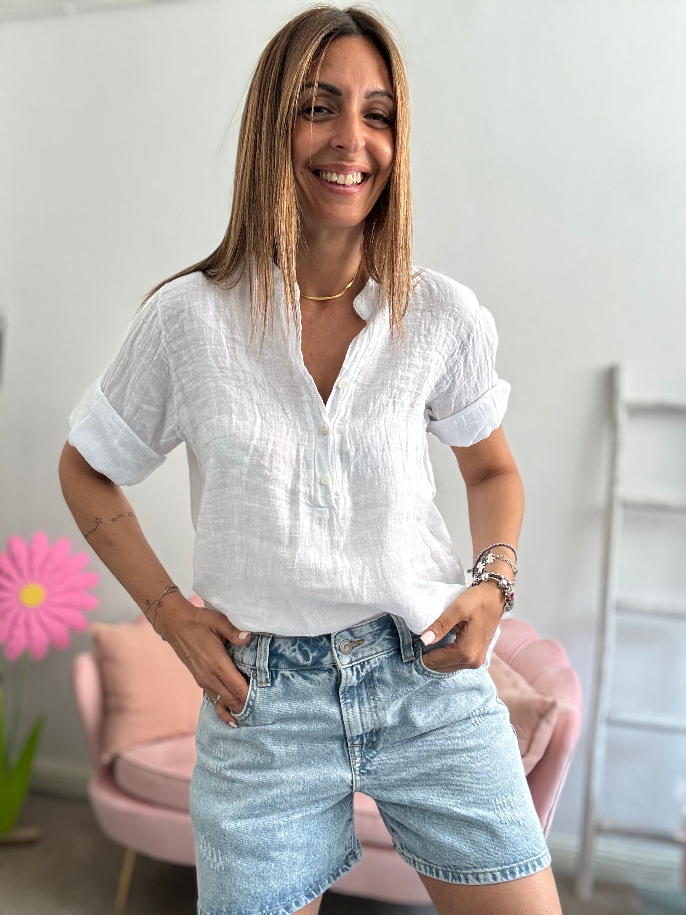 La blusa polo in lino