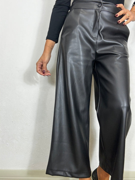 Pantalone trombetta di ecopelle in due colori ( nero e marrone )