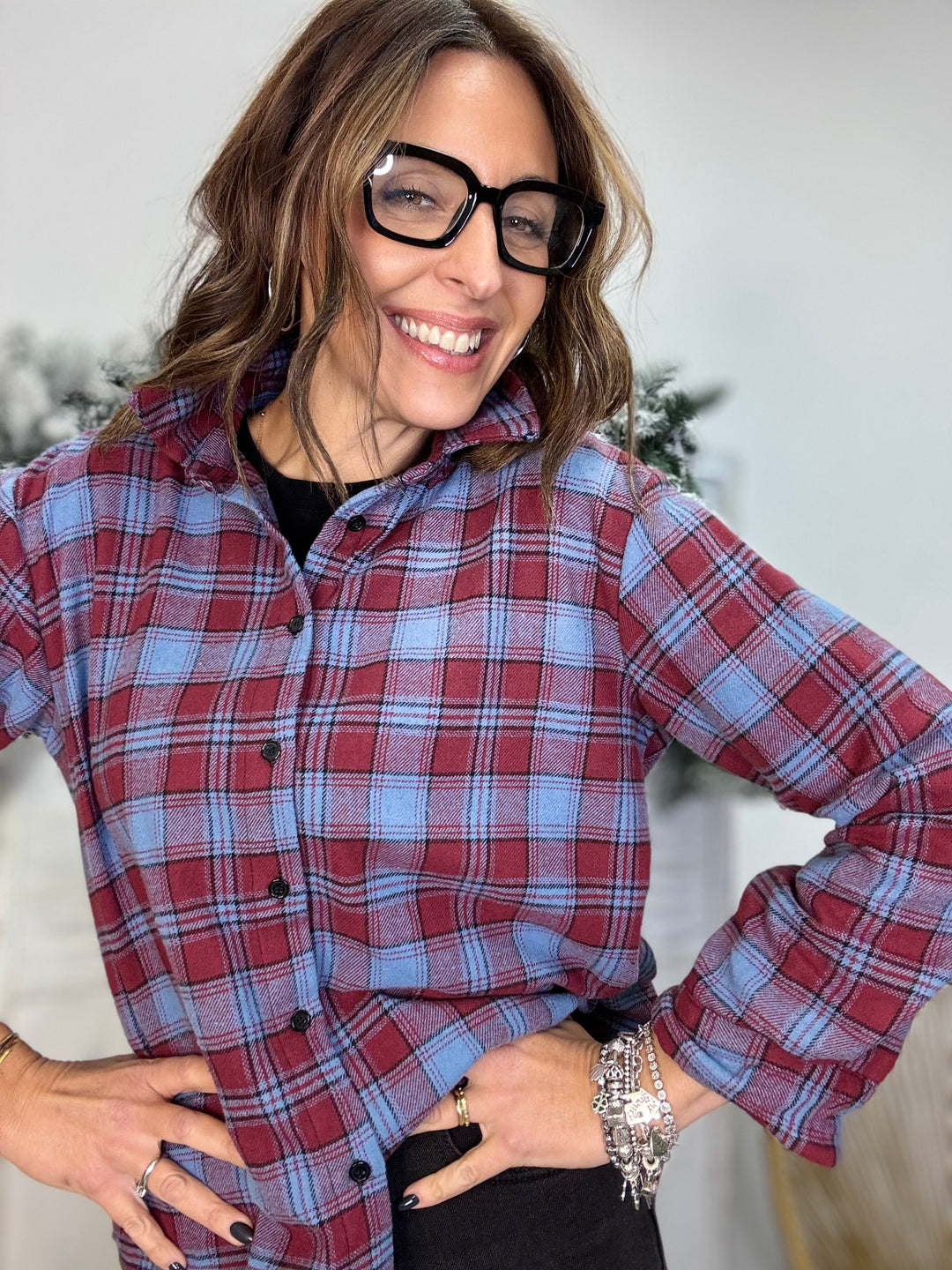 La camicia Chuck rossa e azzurra