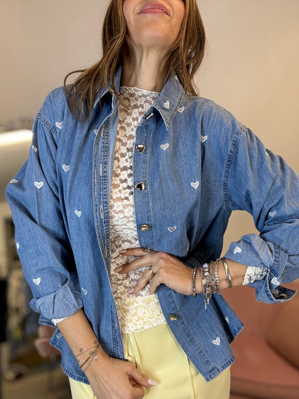 La camicia Denim coi cuoricini