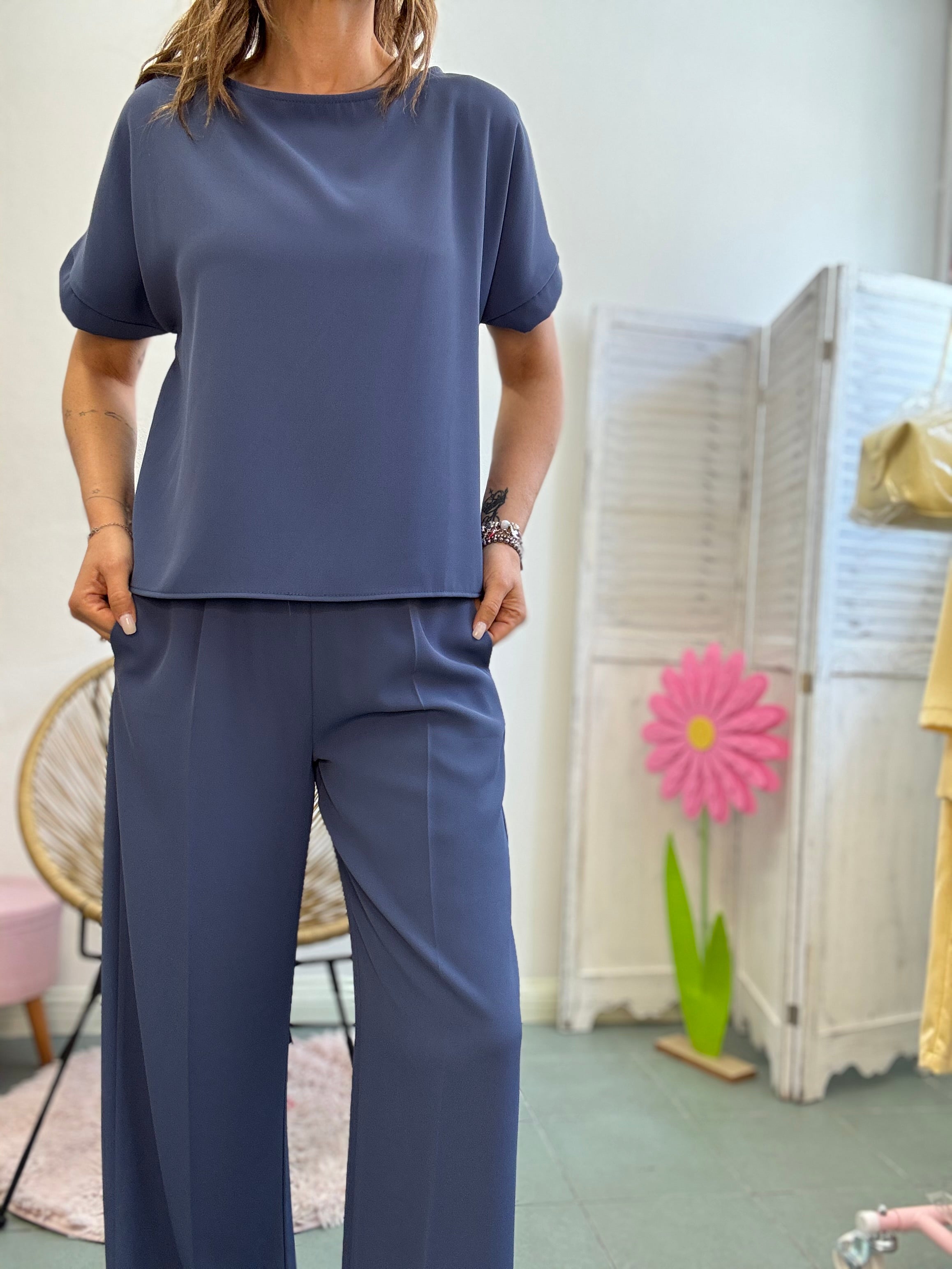 Il completo stupendo con la blusa