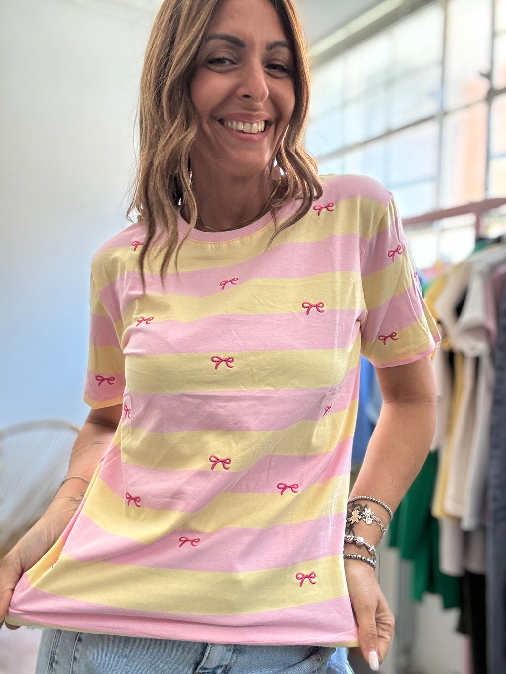 La t-shirt righe e fiocchetti