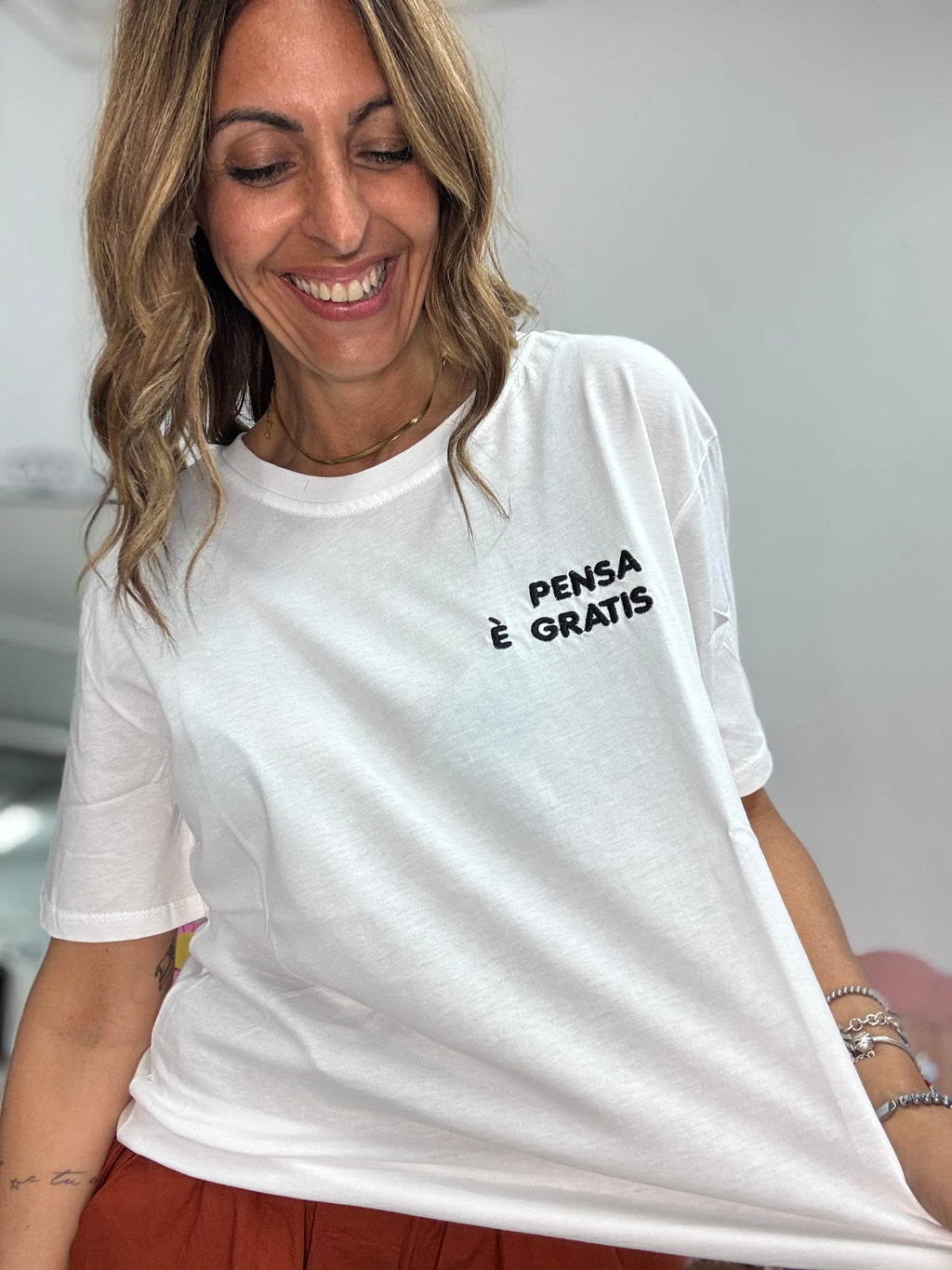 T-shirt Pensa e’ gratis