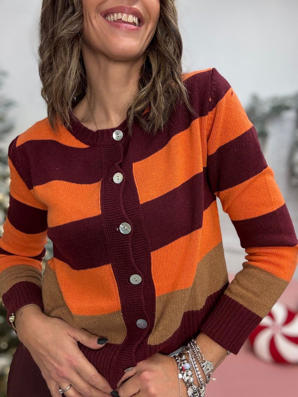 Il cardigan in misto cachemire rigato colorato