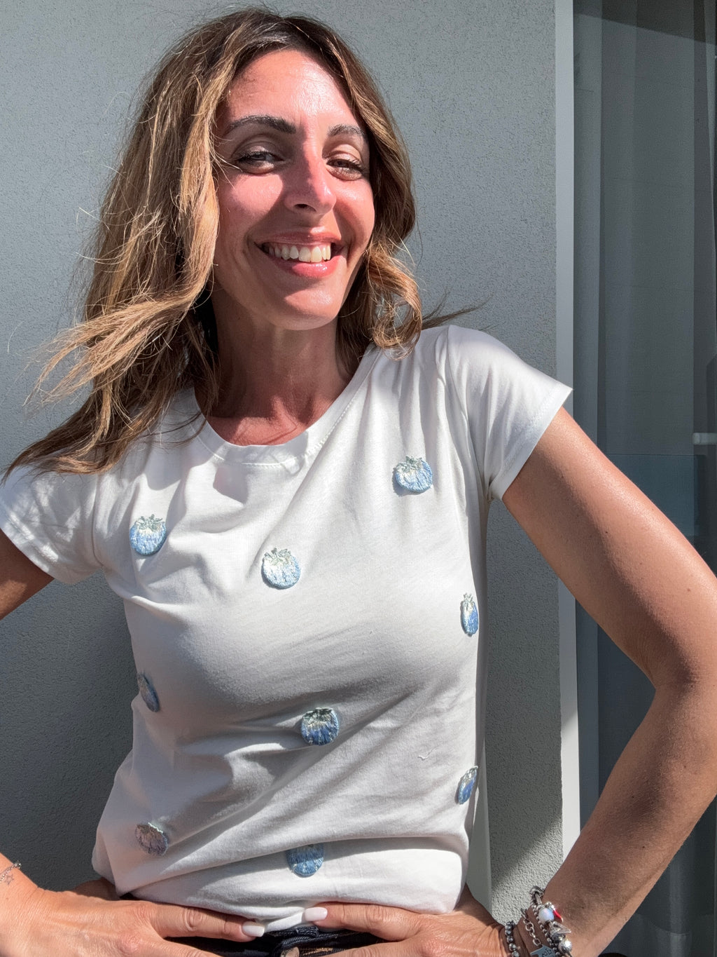 La t-shirt fragoline azzurre