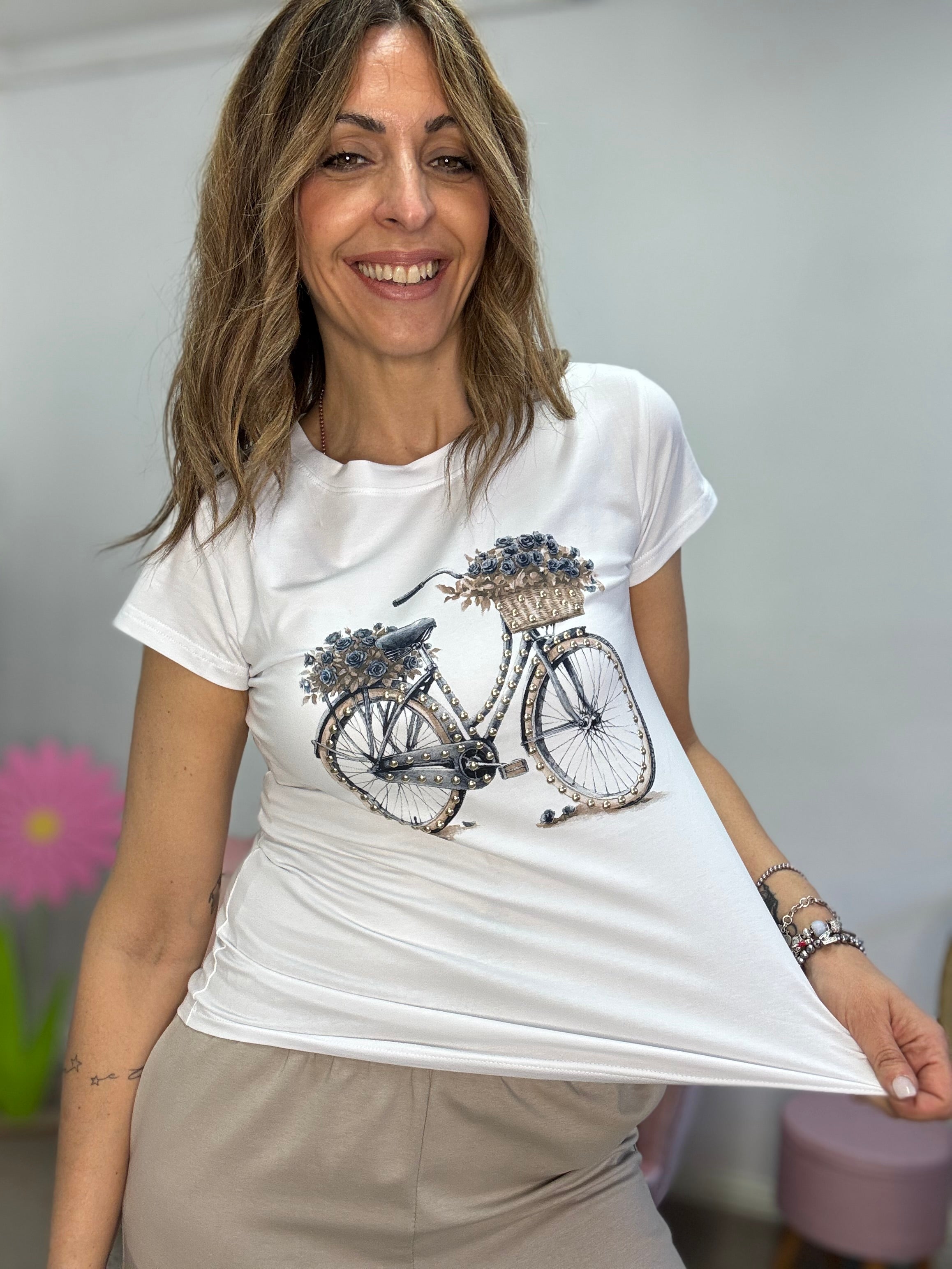 La t-shirt bici e cestello
