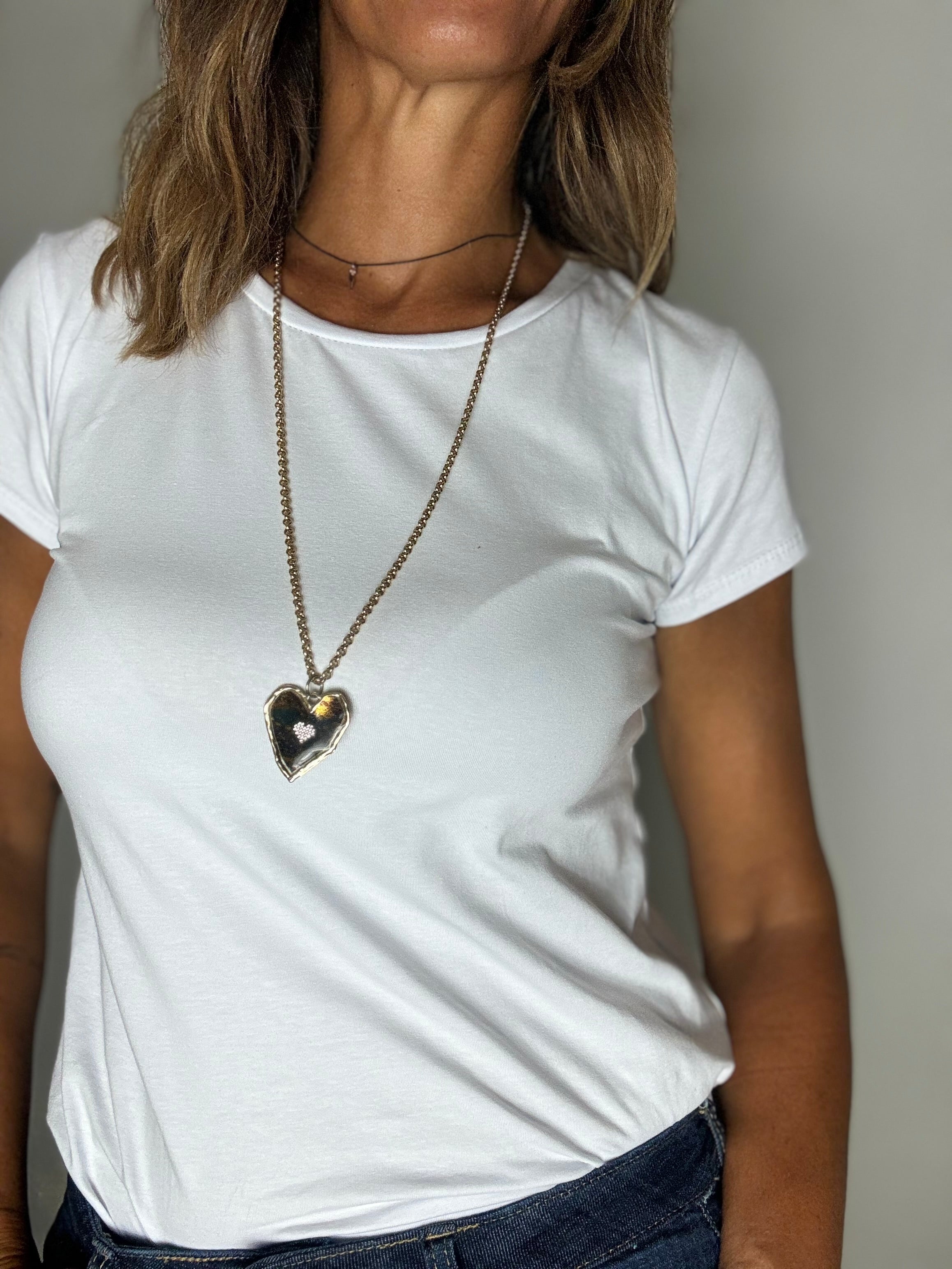 La t-shirt basica in diversi colori