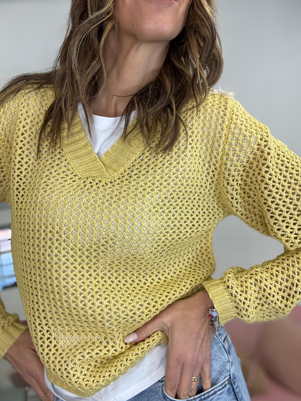 Il pull uncinetto scollo V