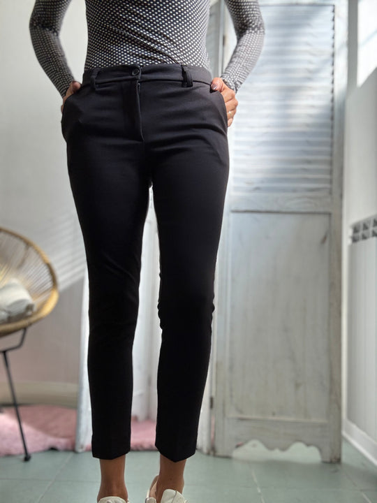 Il pantalone sigaretta punto Milano