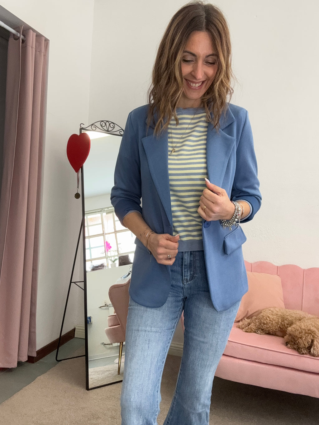 La giacca viscosa ad una bottone