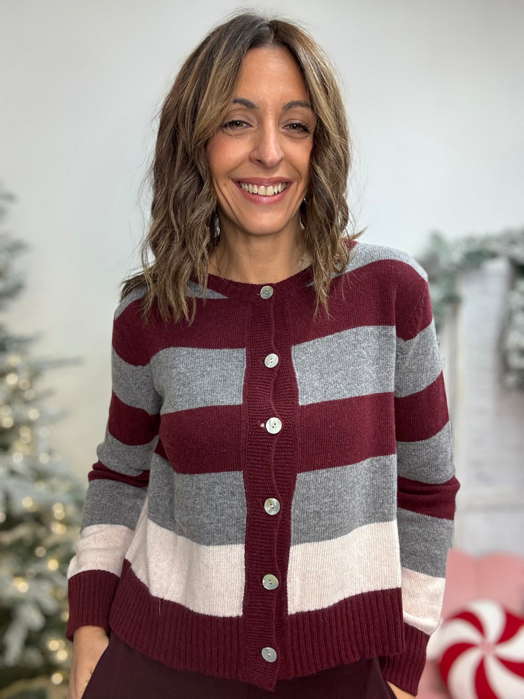 Il cardigan in misto cachemire rigato colorato