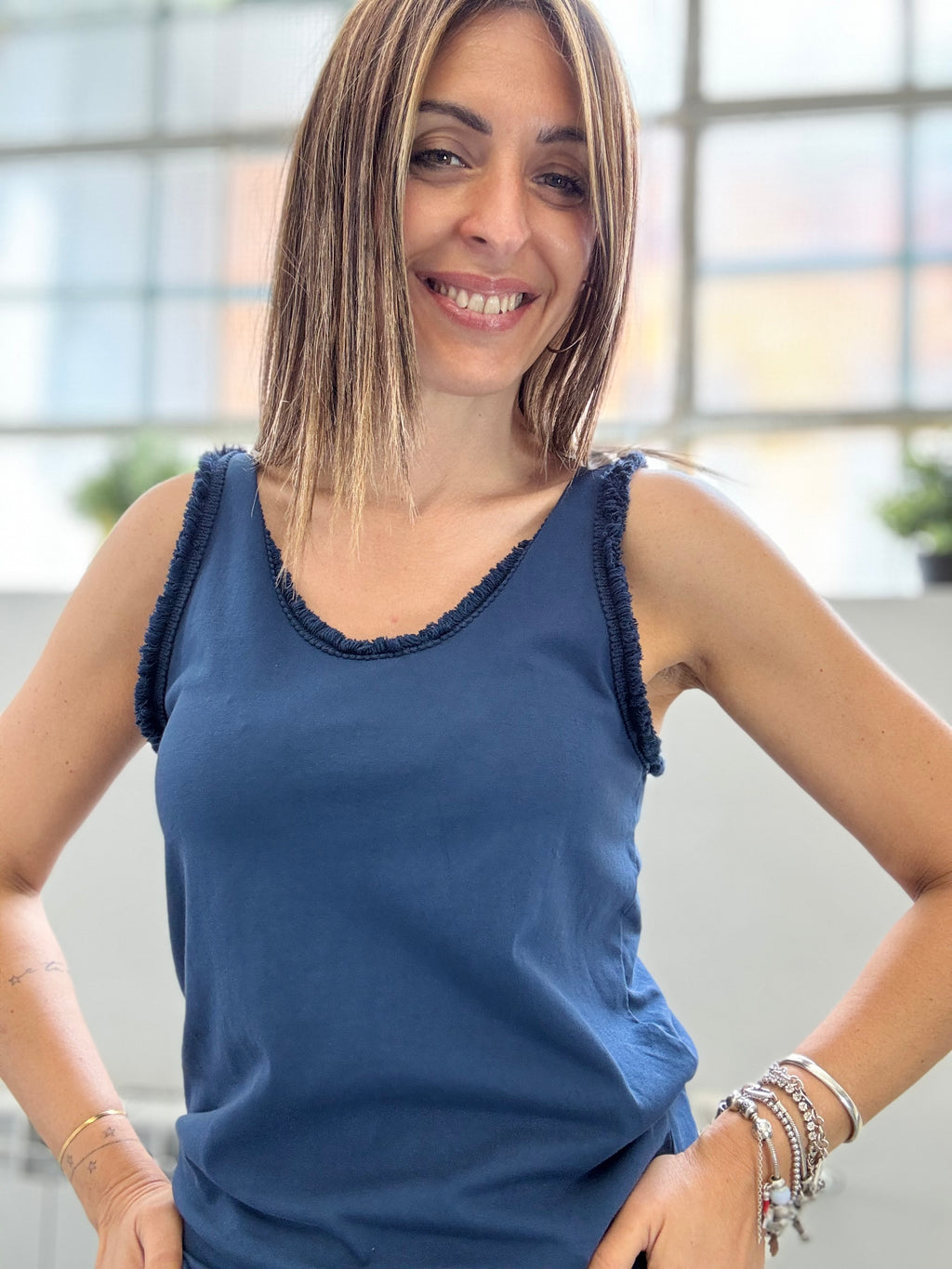 La canotta Ami con le frangette