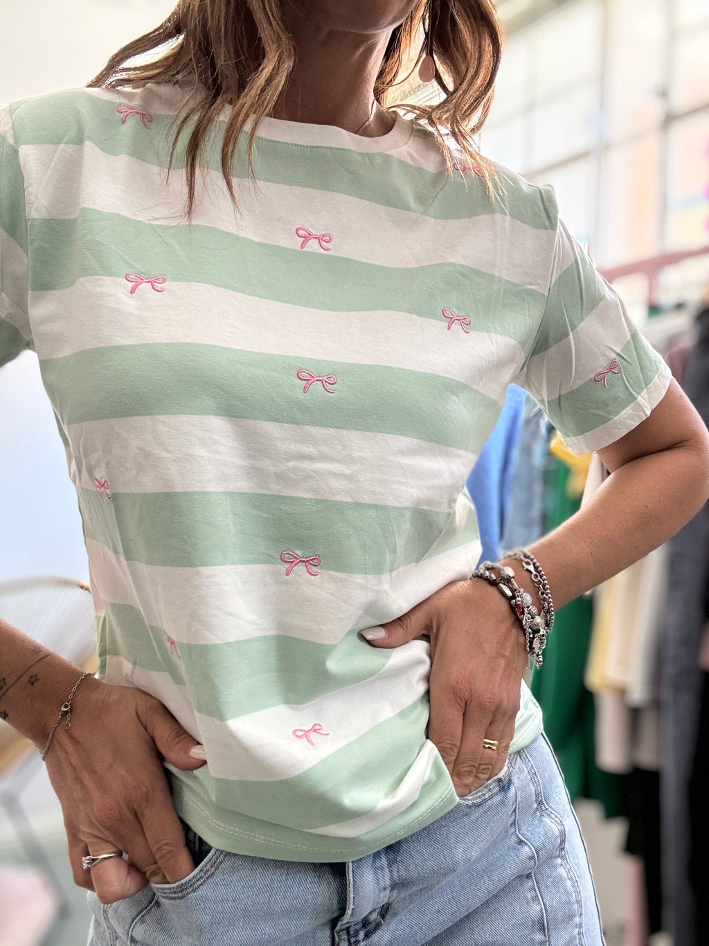La t-shirt righe e fiocchetti