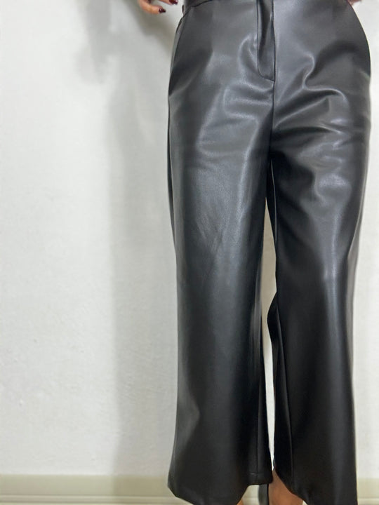 Pantalone trombetta di ecopelle in due colori ( nero e marrone )