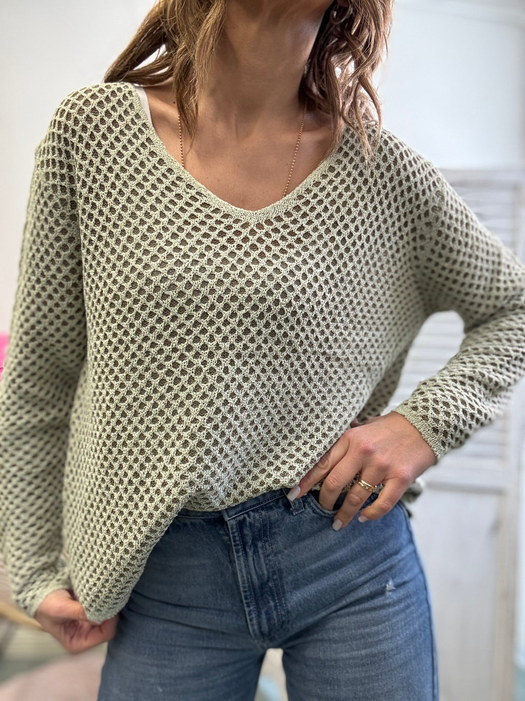 Il maglioncino a V a nido d’ape