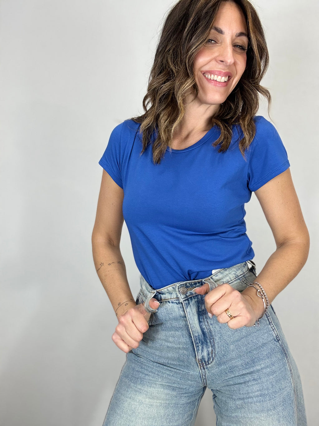 La t-shirt basica in diversi colori