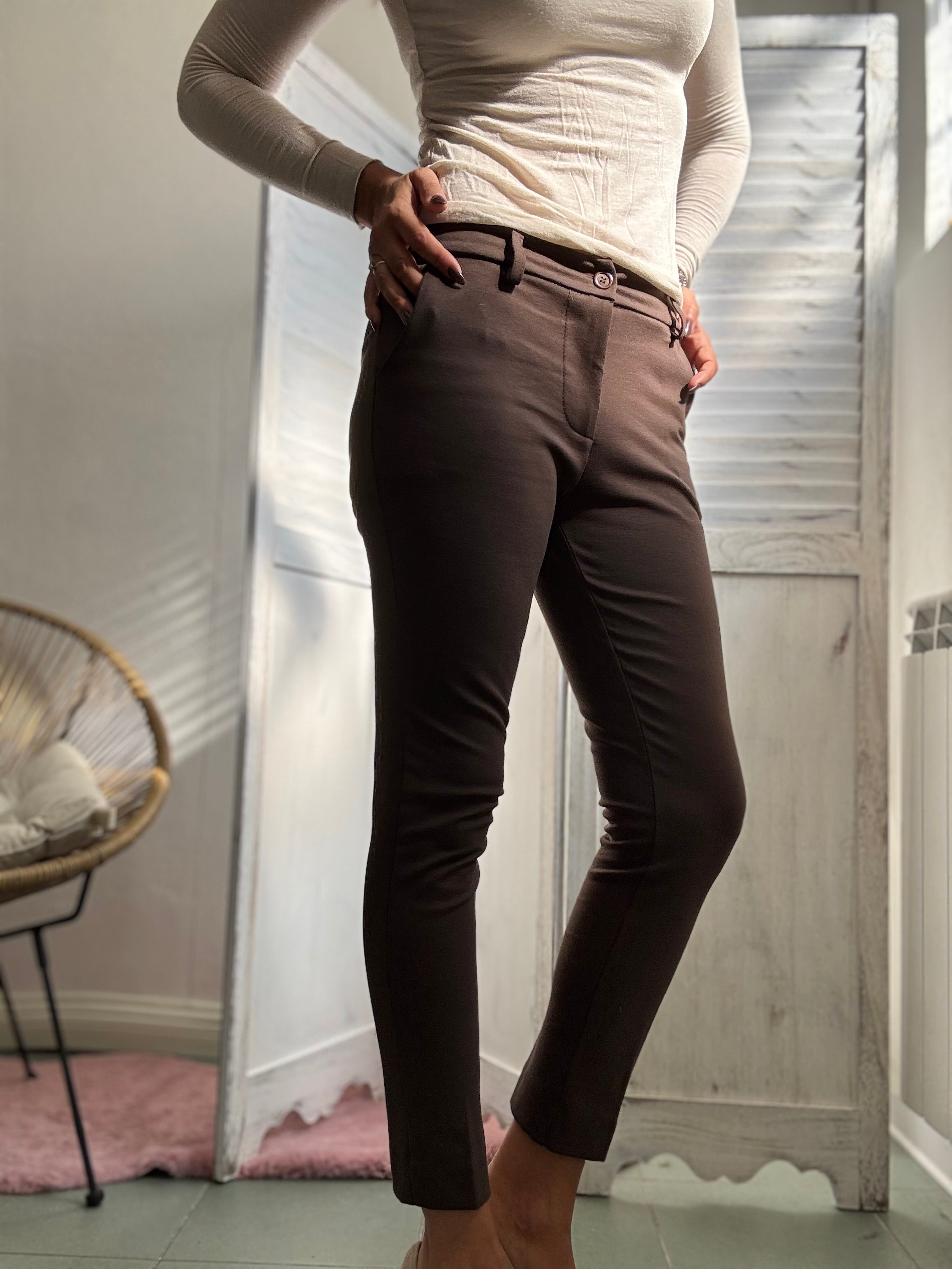 Il pantalone sigaretta punto Milano