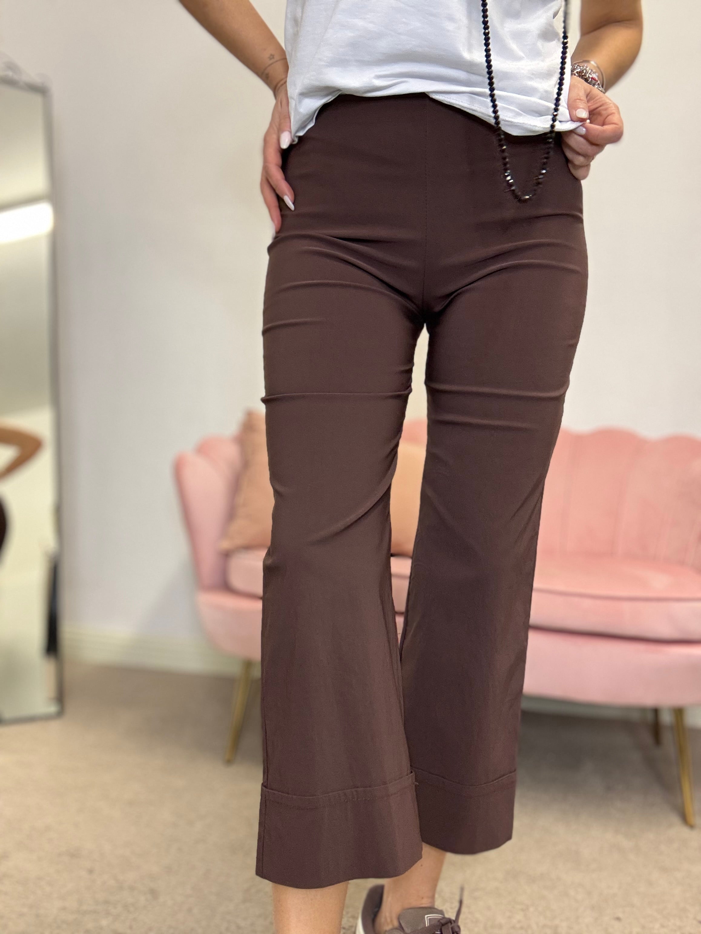 Il pantalone elasticizzato Col risvolto