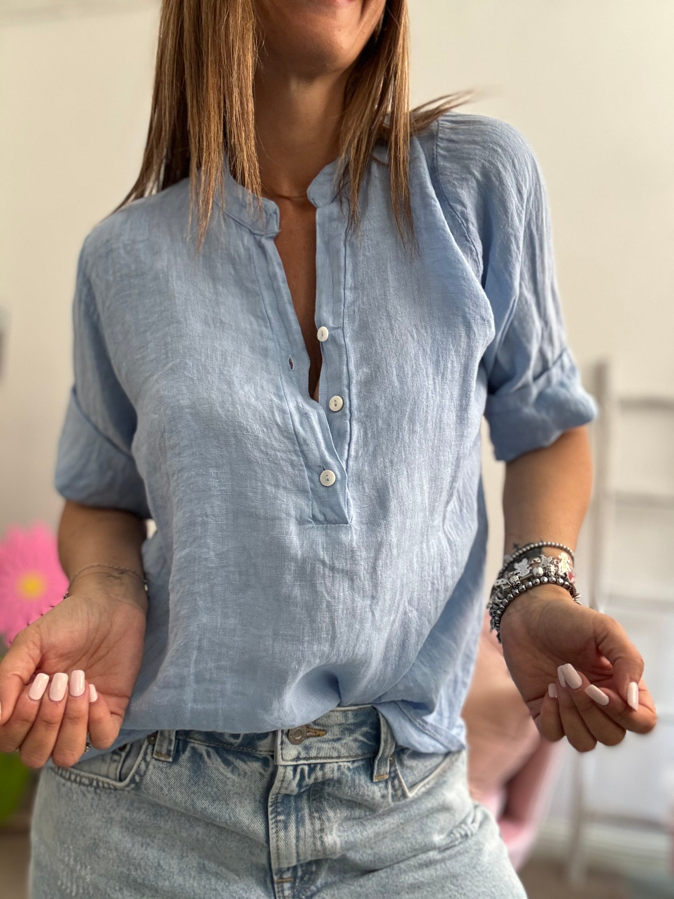 La blusa polo in lino