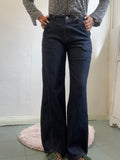 Il jeans con la cucitura di sbieco