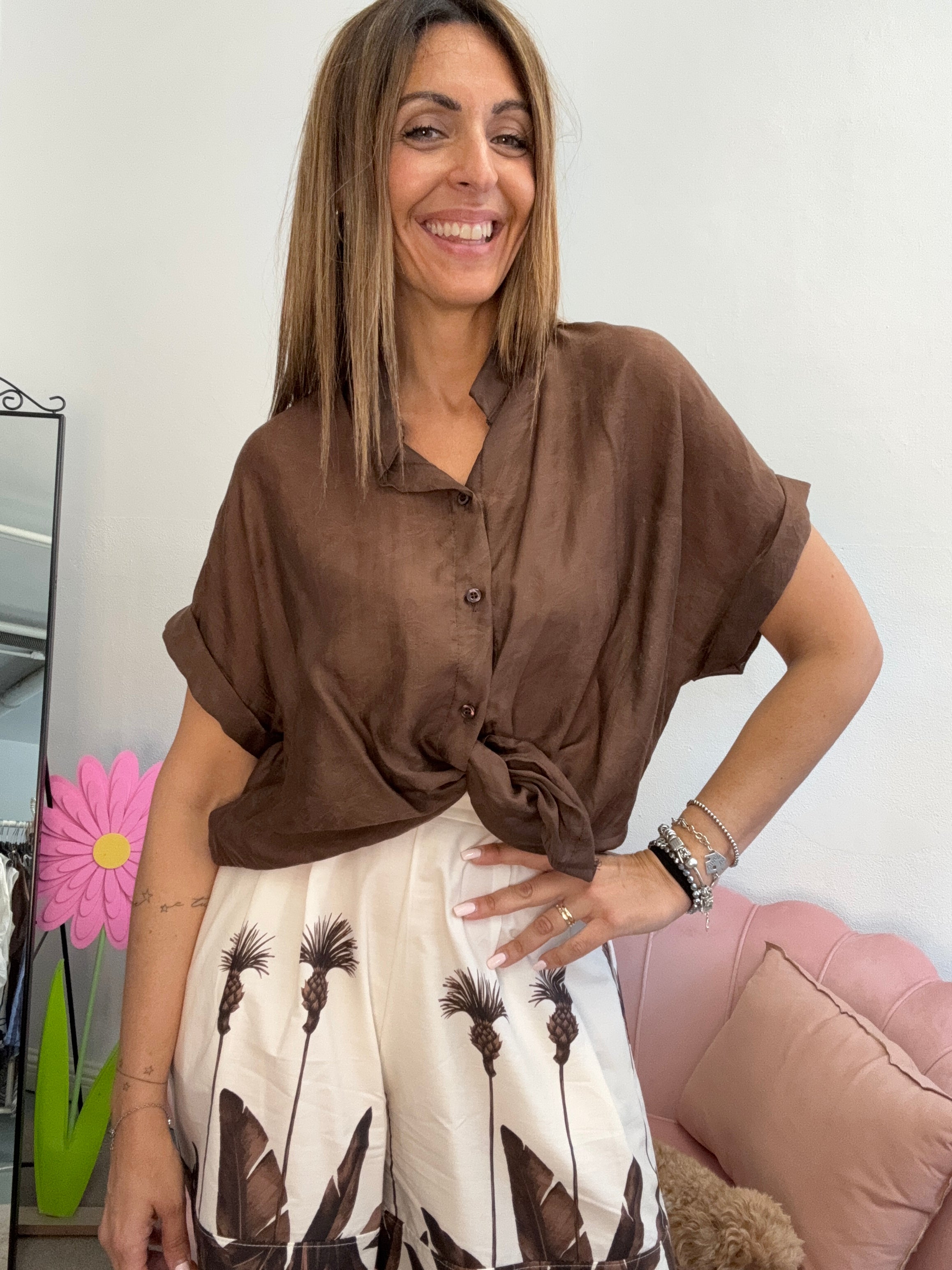 La camicia marrone che piace a tutte