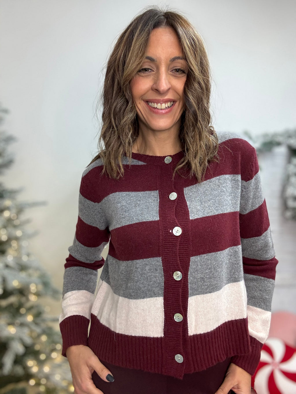 Il cardigan in misto cachemire rigato colorato