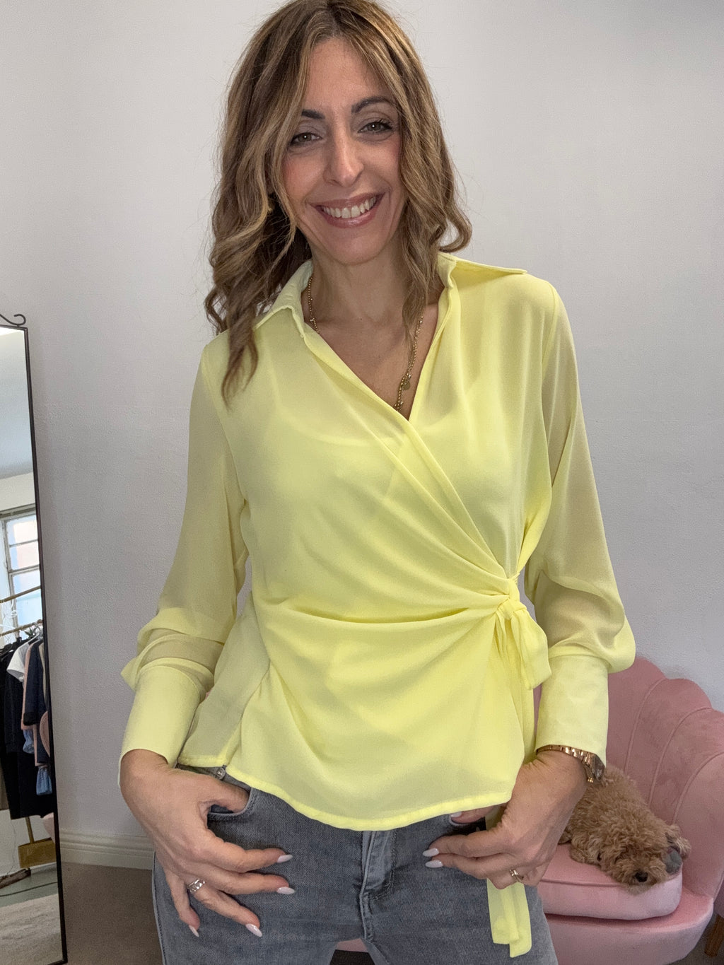 La blusa col fiocco laterale