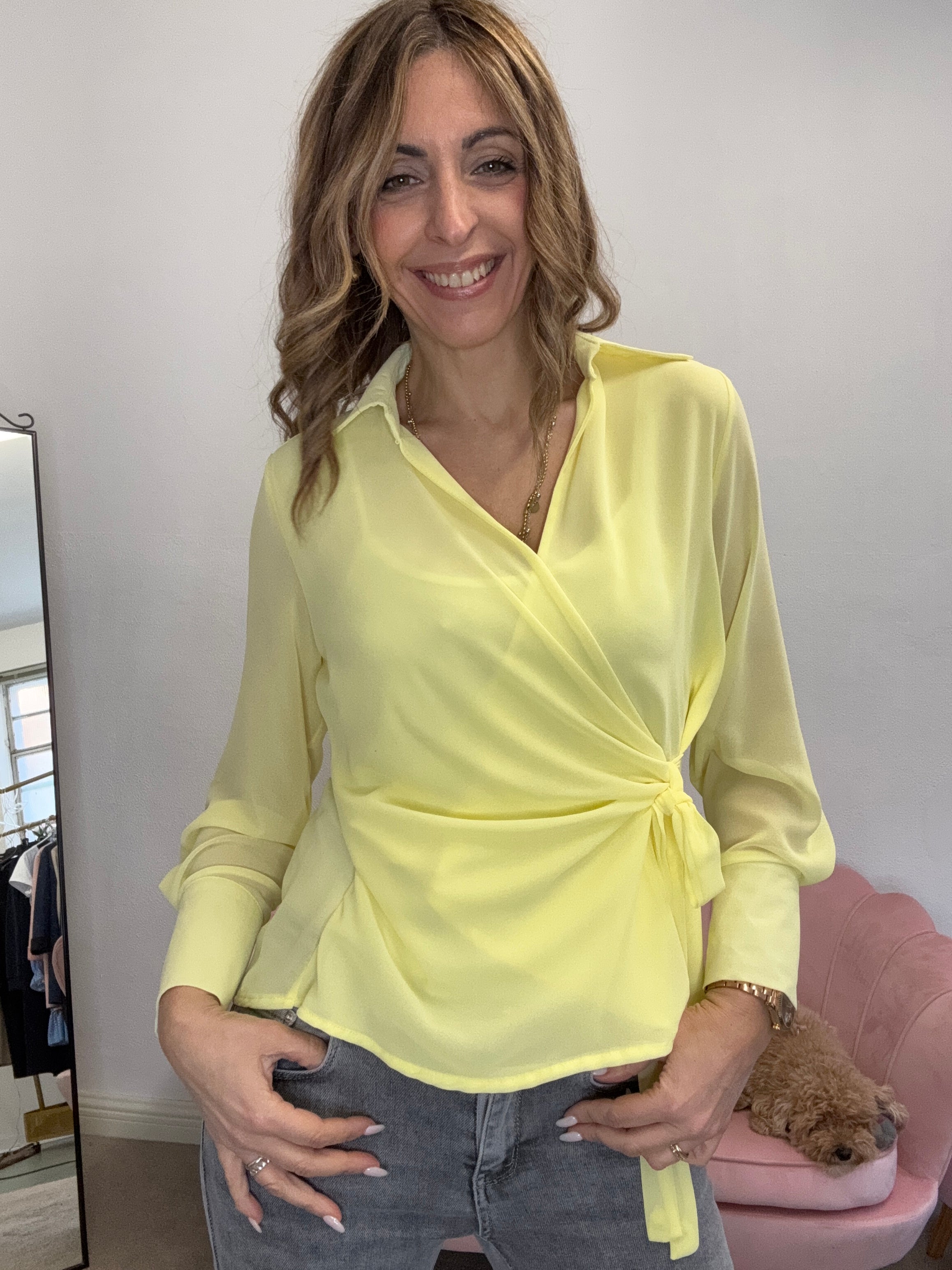 La blusa col fiocco laterale