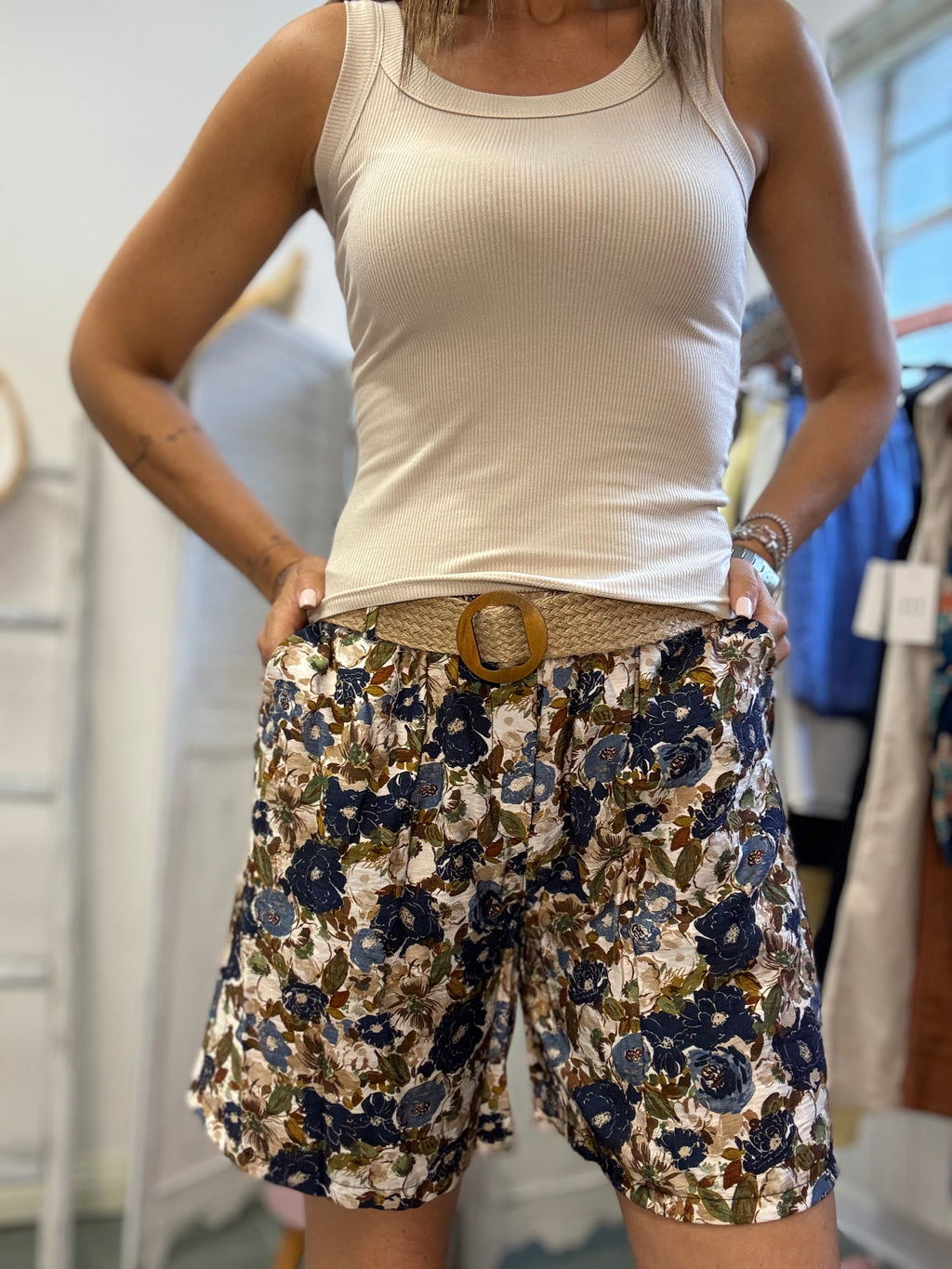 Lo short flower in viscosa