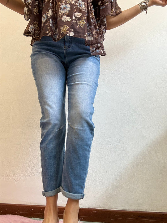 Il jeans dritto ma non a pelle