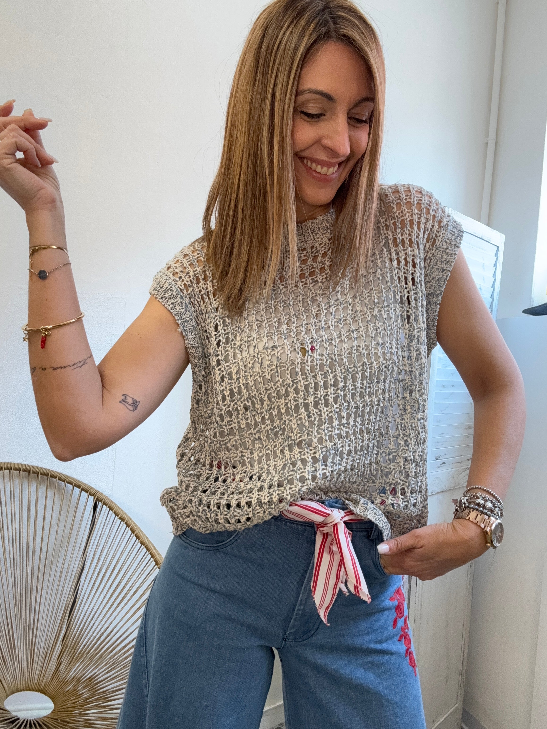 Il gilet uncinetto traforato