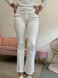 Il jeans zampetta con le frangette bianco