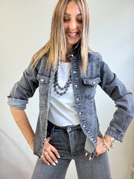 La camicia in jeans grigia