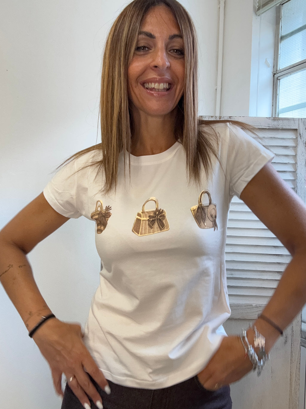 La t-shirt con le borsette