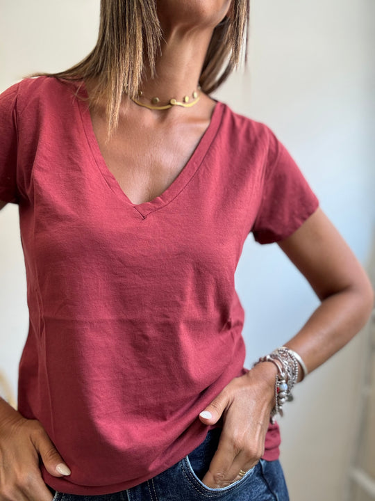 La t-shirt scollo a V