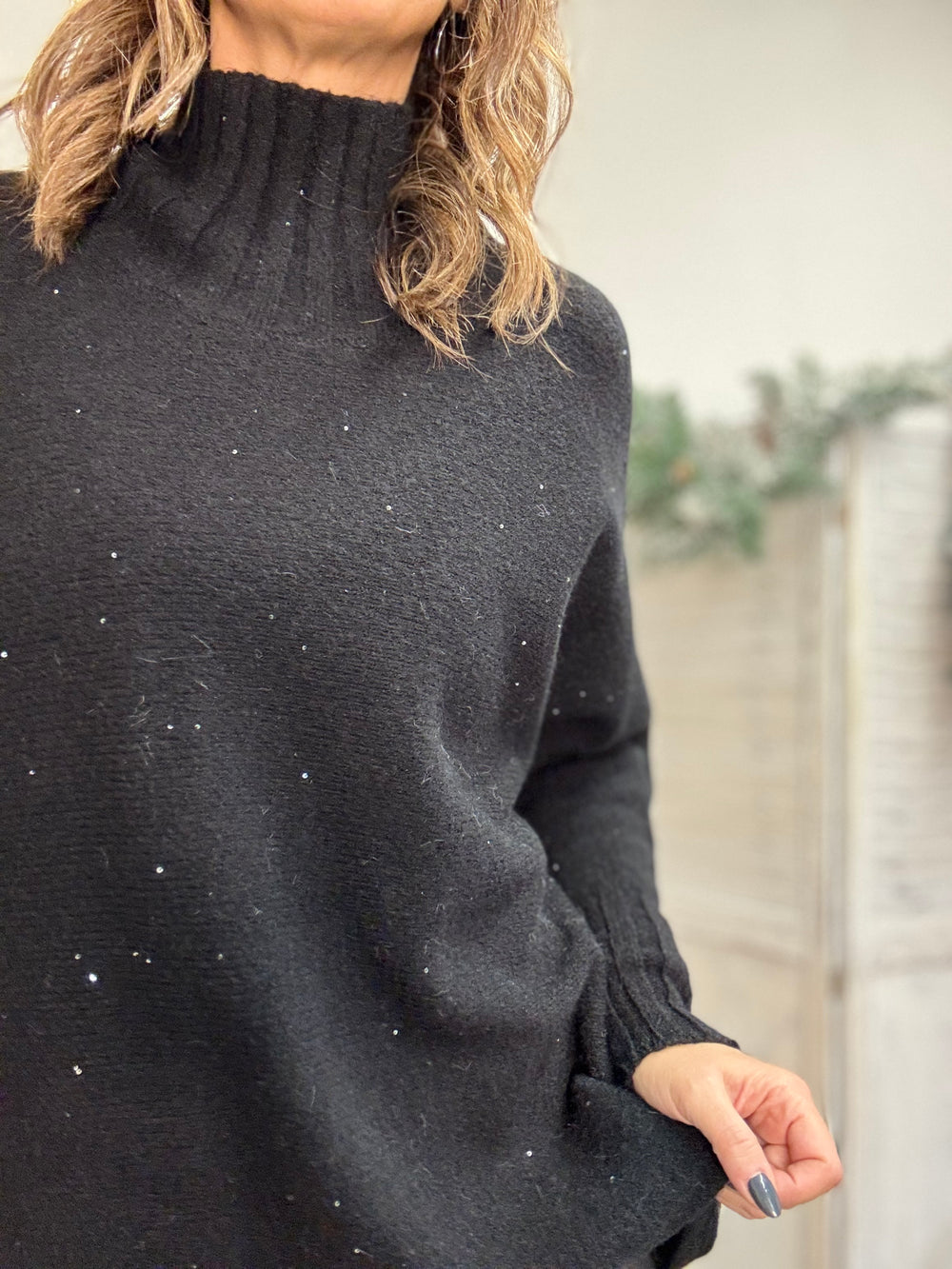Il pull nero coi lustrini