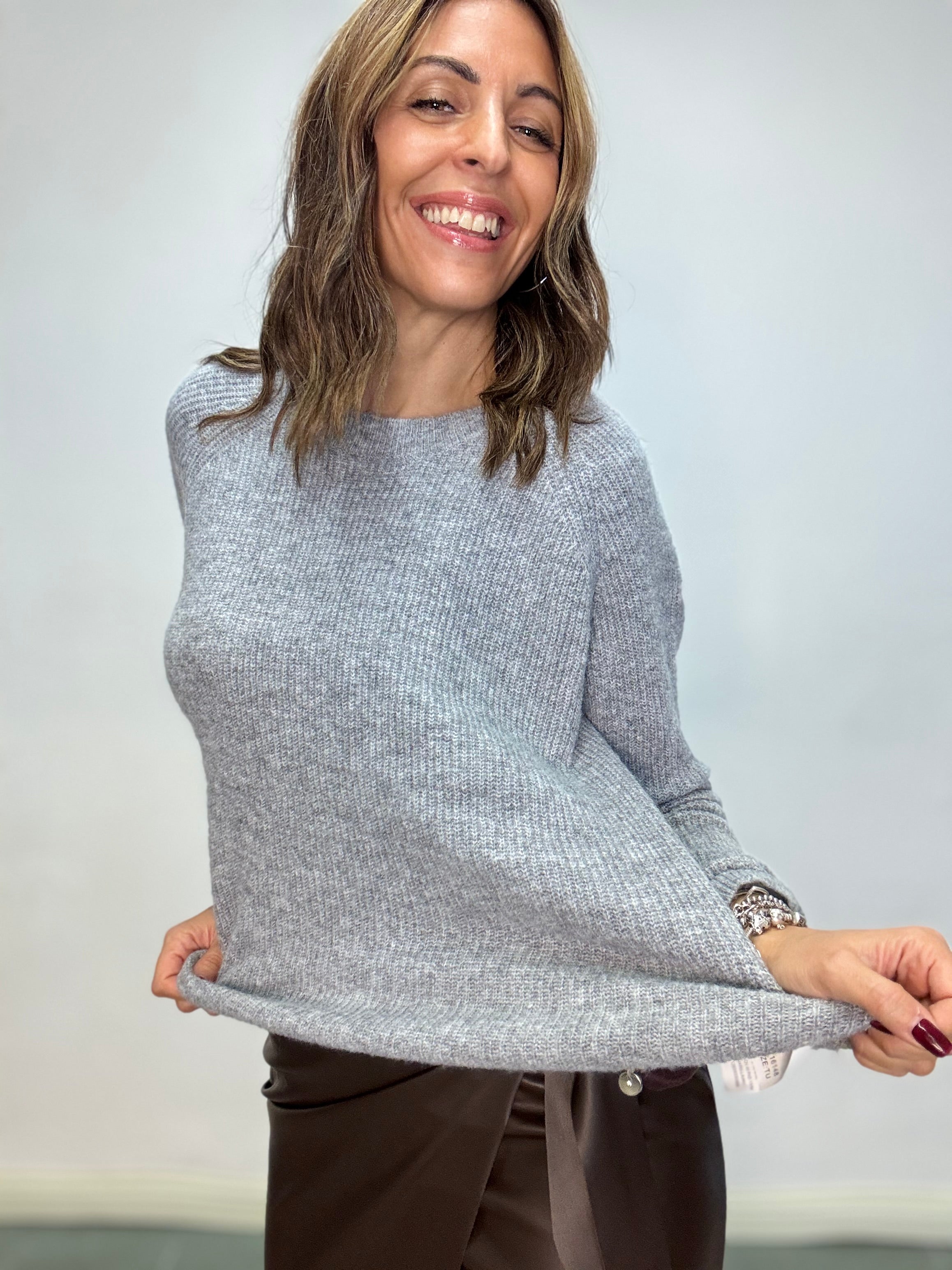 Il pull morbidone a costine girocollo