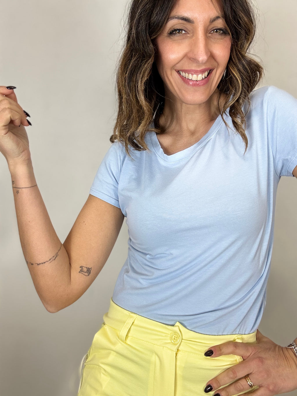 La t-shirt basica in diversi colori