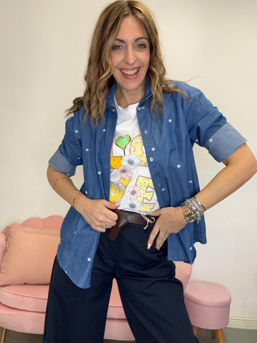 La camicia con le margherite gialle