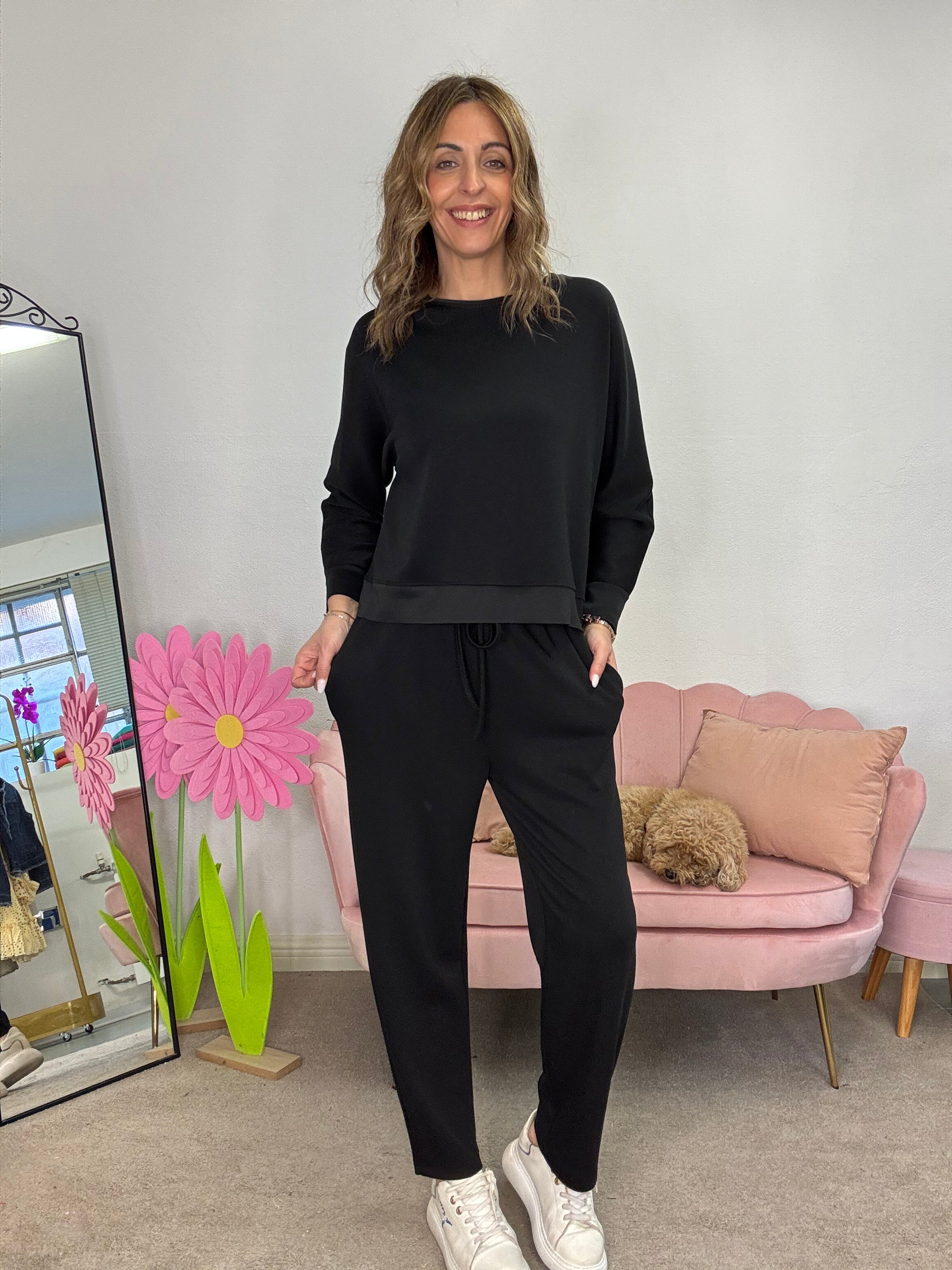 La tuta col profilo raso